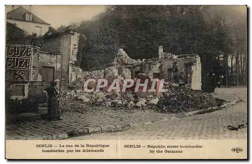 Cartes postales Senlis La rue de la Republique bombardee par les Allemands