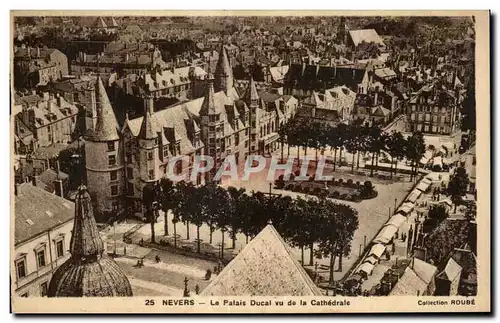 Cartes postales Nevers Le Palais Ducal Vu de la Cathedrale