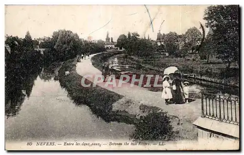 Cartes postales Nevers Entre les deux taux Betveen tbe two Rivers Enfants