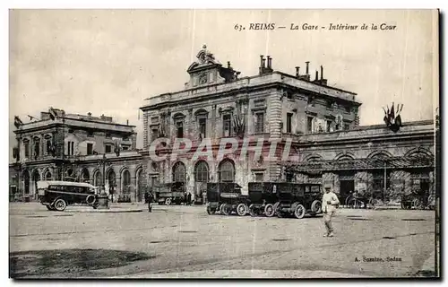 Ansichtskarte AK Reims La Gare Interieur de la Cour