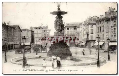 Ansichtskarte AK chalons sur Marne Fontaine place de la republique ll