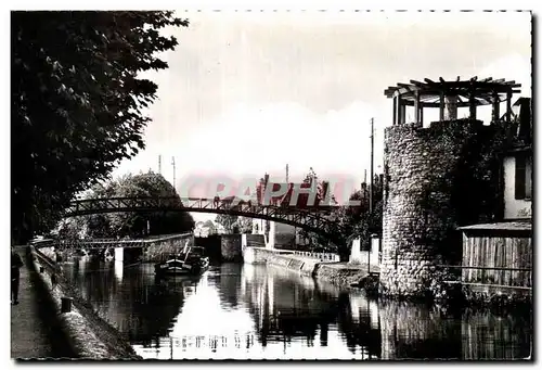 Cartes postales Montargis Les bords do Canal et la Passerelle