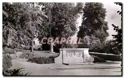 Ansichtskarte AK Pithiviers (Loiret) Squre de le Mairie et le petit bassin