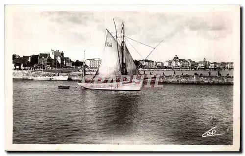 Cartes postales Noirmoutier Les sables d Olonne l entree du port Bateau