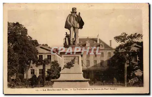 Ansichtskarte AK La Roche sur Yon La Prefecture et la Statue de Paul Baudry