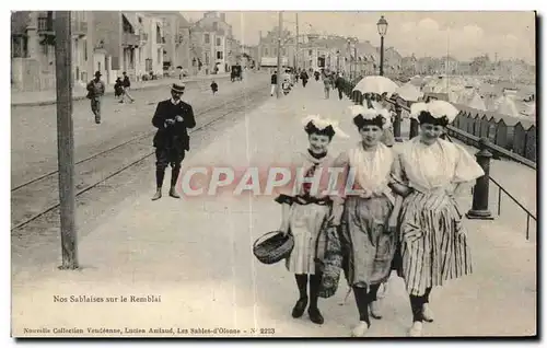 Cartes postales Les Sables D olonne Nos sablaises sur le remblai Folklore Costume Coiffes