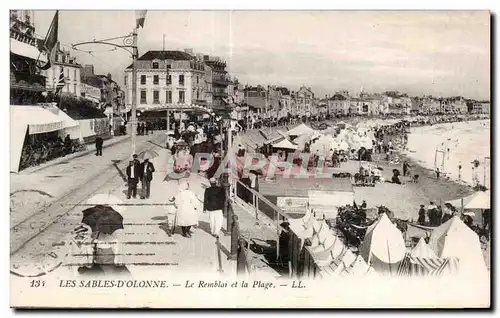 Cartes postales Les Sables d Olonne Le remblai et la plage