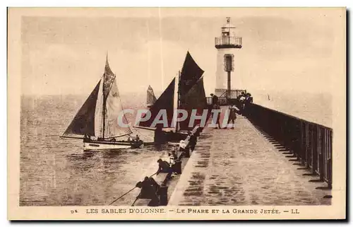 Cartes postales Les sables d Olonne le phare et la grande jetee Bateaux