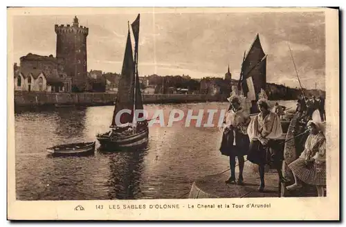 Cartes postales Les sables d Olonne le chenal et la tour d arundel Bateaux