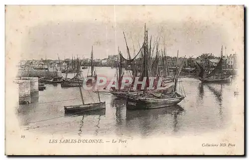 Cartes postales Les sables d Olonne le port Bateaux