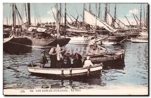 Ansichtskarte AK Les Sables d Olonne Vendee Le Port Bateaux