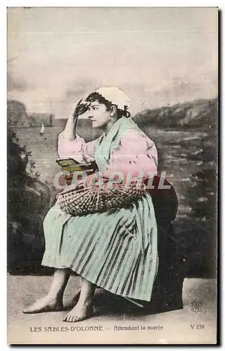 Cartes postales Les sables d Olonne attendant la maree Folklore Costume