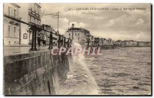 Cartes postales Les sables d Olonne coup de mer sur le remblai