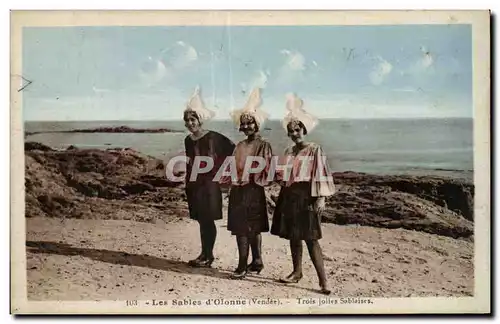 Cartes postales Les sables d"Olonne trois jolies sablaises Coiffe costume Folklore