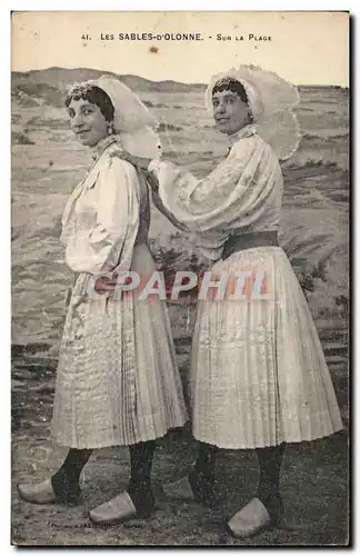 Cartes postales Les sables d Olonne sur la plage Coiffe costume Folklore Jumelles Twin