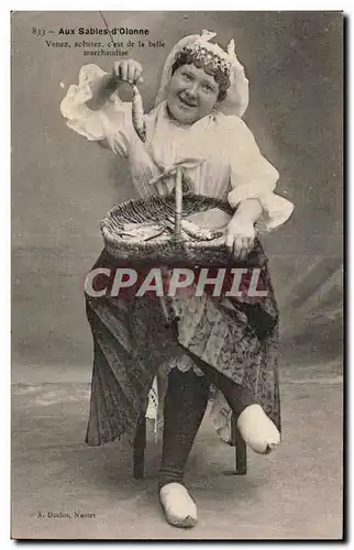 Cartes postales Aux Sables d Olonne Folklore Costume Poisson