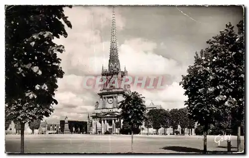 Cartes postales moderne Lucon La cathedrale et la place Marechal LEclerc