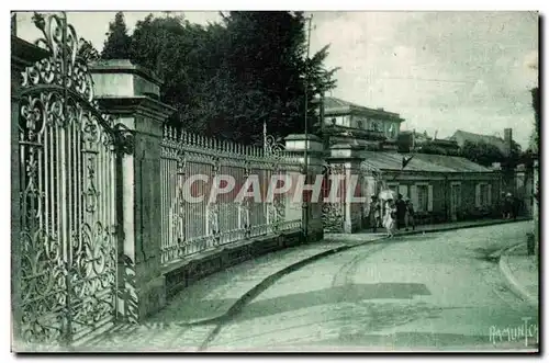 Ansichtskarte AK Lucon Entree du jardin dumaine legue a la ville par H dumaine