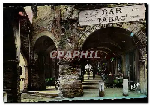 Cartes postales Montauban Un coin de la Place Nationale Bar Tabac