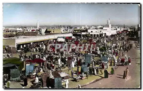 Cartes postales moderne Maroc Marrakech La Place djemaa El Fna vers les Djebilets