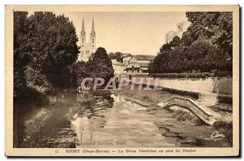 Ansichtskarte AK Niort La Sevre Niortaise au Pied du donjon