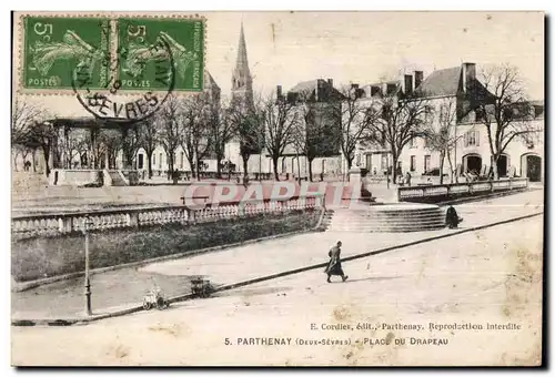 Cartes postales Parthenay Place Du Drapeau