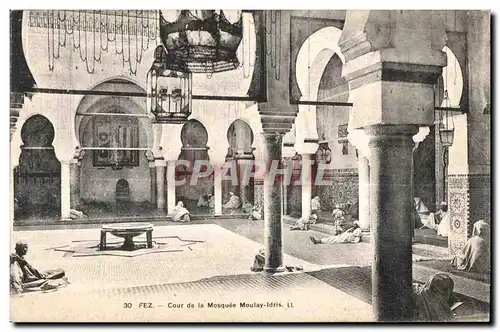 Cartes postales Maroc Fez Cour de la Mosquee Moulay Idris