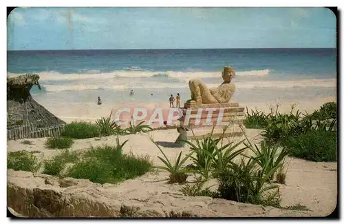 Cartes postales Chac Mool frente a la Playa del mismd nombre chac Mool statue in front of Chac Mool Beach Cacun