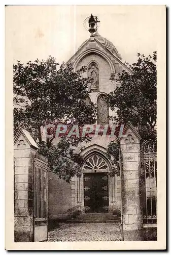 Ansichtskarte AK Craon Monastere des Benedictines du Saint Sacrement Entree de l Eglise