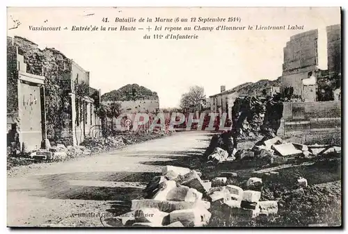 Ansichtskarte AK Balaille de la Marne Vassincourt Entree de la rue Haute Ici repose au Champ d Honneur le lieuten