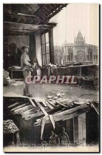 Cartes postales Reims dans les ruines Militaria