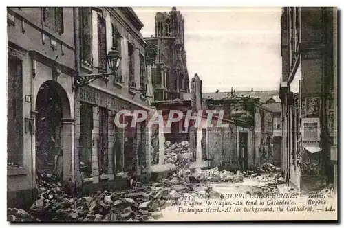 Ansichtskarte AK Guerre Eoropeenne Reims Rue Eugene desleuque Au fond la Cathedrale Militaria