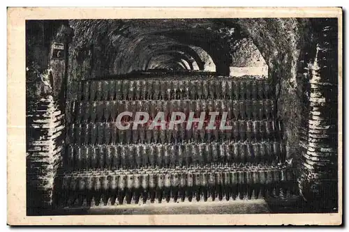 Cartes postales Une masse de 120 000 bouteilles Moet   Chandon Champagne