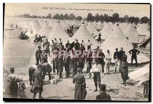 Cartes postales Camp de Chalons Un Campement pendant les Ecoles   feu Militaria