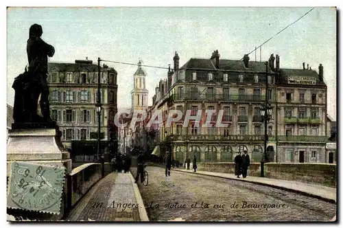 Cartes postales Angers La statue et la rue de Beaurepaire