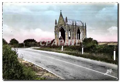 Cartes postales moderne Les herbiers (Vendee) le mont des plouettes (271m d altitude) la chapelle