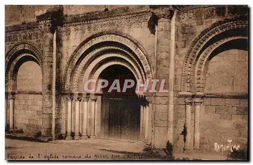 Ansichtskarte AK La Vendee Facade de l Eglise romaine de Nieul sur I Autize