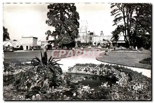 Cartes postales moderne Avranches (Manche) Bassin du Jardin des Plantes et la Cathedrale