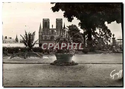 Cartes postales moderne En Normandie Avranches (Manche) Le Jardin des Plantes et I Eglise Notre Dame des Champs