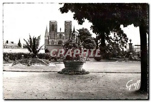 Cartes postales moderne Avranches (manche) le jardin des plantes et l eglise notre dame des champs