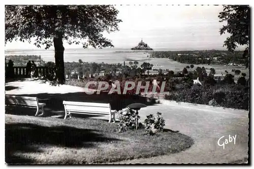 Cartes postales moderne Avranches (manche) le jardin des plantes et vue de la baie vers le mont saint miche