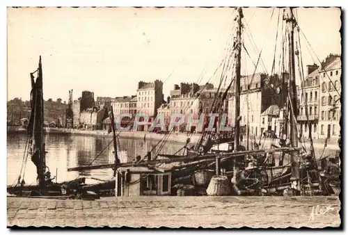 Ansichtskarte AK Cherbourg (manche) L Avant-port et le Quai de Caligny Bateaux