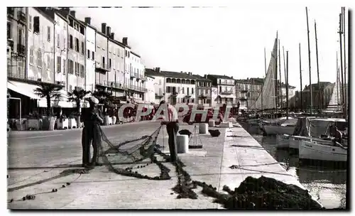 Cartes postales moderne Saint Tropez Le Port Pecheurs remailliant les Filets