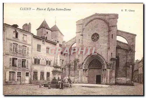 Cartes postales Cluny Place et Eglise Notre Dame