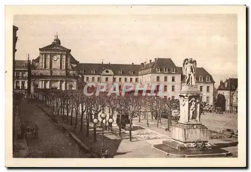 Ansichtskarte AK Autun Place du Champ de Mars