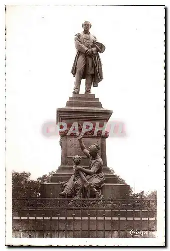 Cartes postales LE Creusot S et L Statue de M Schneider