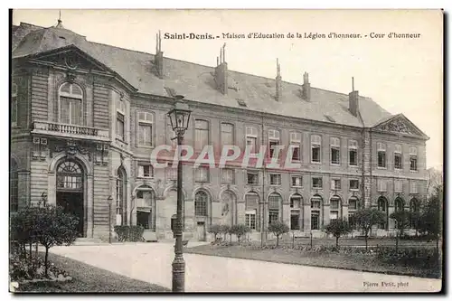 Ansichtskarte AK Saint Denis Maison d education de la legion d honneur Cour d honneur