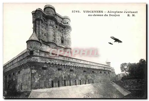 Cartes postales Vincennes Aeroplane evoluant au dessus du Donjon Avion