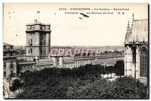 Cartes postales Vincennes Le Donjon Aeroplane evoluant au dessus du fort