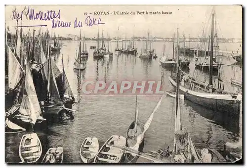 Ansichtskarte AK Royan L Entree du Port a maree haute Bateaux